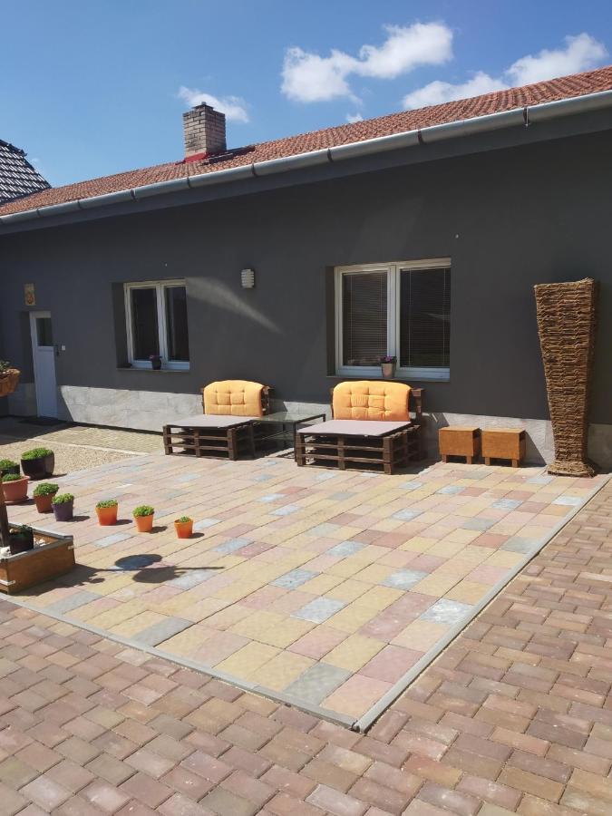 Apartman Blizko Brna S Dobovymi Dekoracemi Melcany Exterior photo