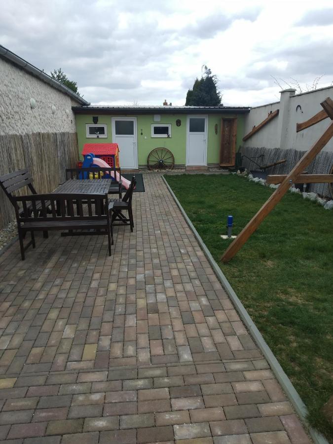 Apartman Blizko Brna S Dobovymi Dekoracemi Melcany Exterior photo